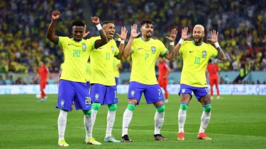 La Selección de Brasil "bailó" ante cada tanto contra Corea del Sur, lo que generó el enojo en el resto de las hinchadas.-
