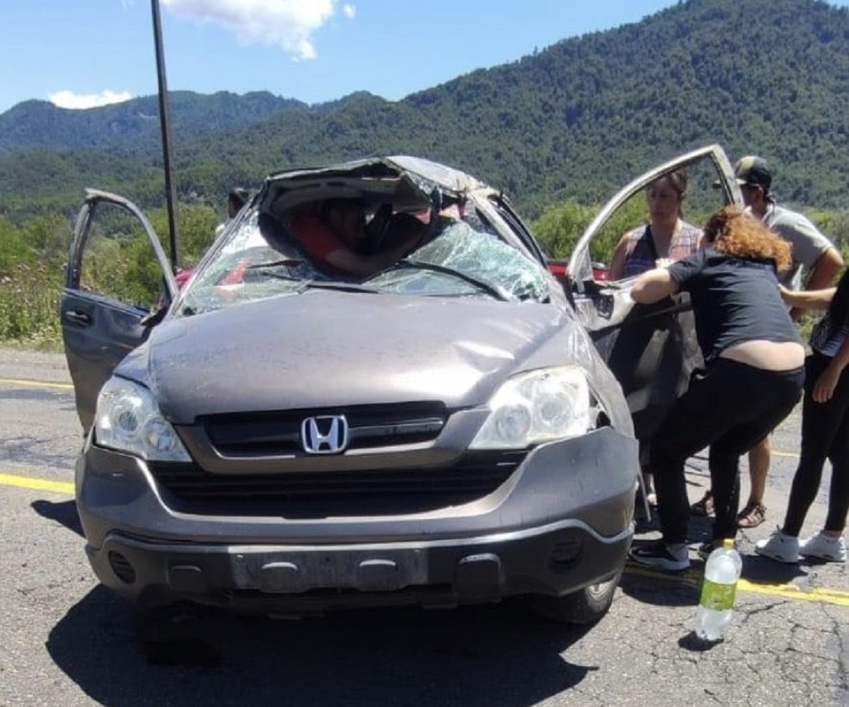 El accidente de tránsito fue informado por el paso internacional Pino Hachado, seccional Chile. (Twitter).-