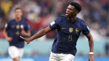 Aurelien Tchouameni calentó la previa de Argentina-Francia. 