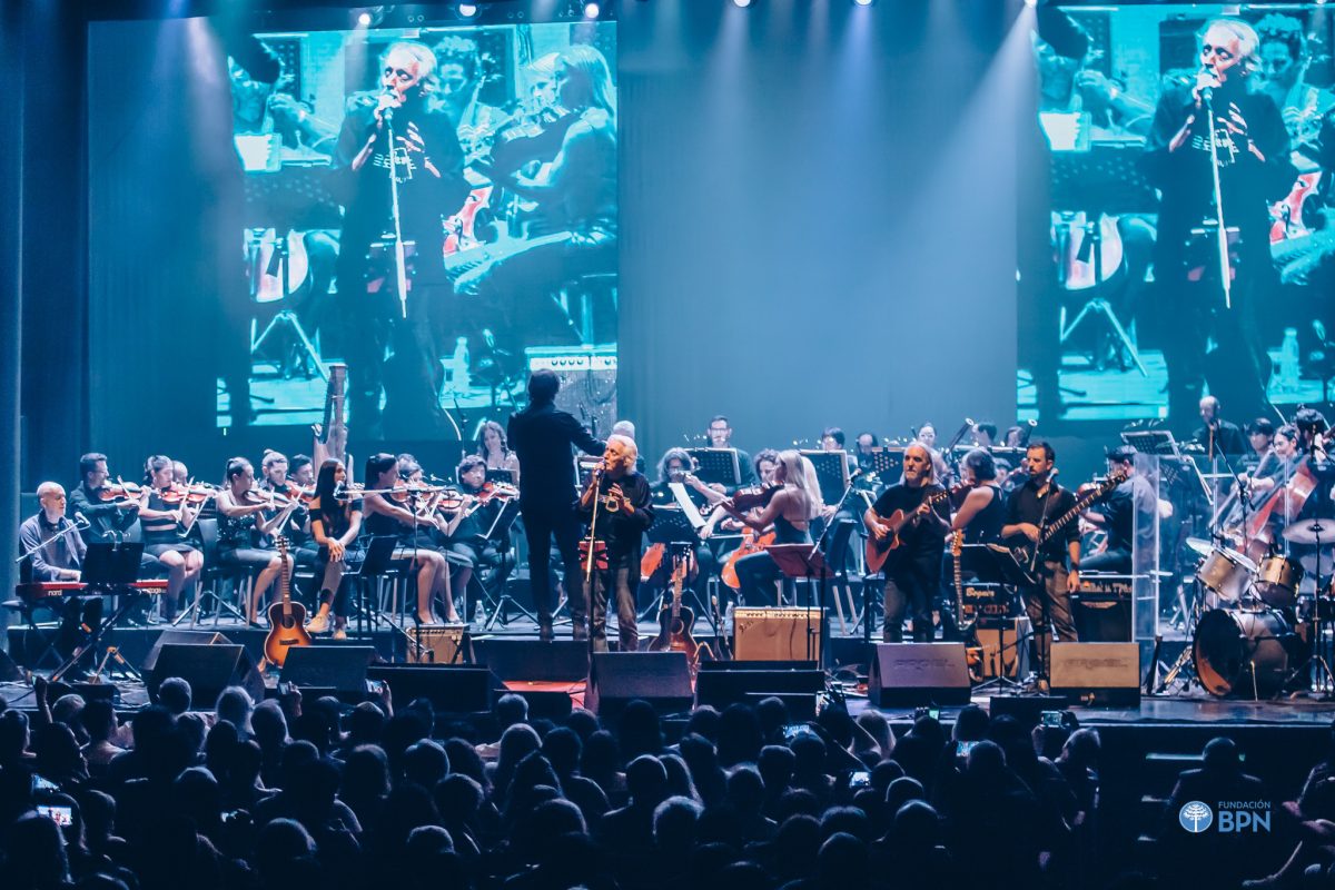 El 19 de noviembre pasado, en el Teatro Ópera de Buenos Aires, la Orquesta Sinfónica del  Neuquén acompañó a Nito Mestre, quien celebró sus 50 años con la música interpretando "Vida", primer disco de Sui Generis.