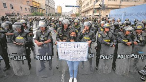 Perú, un país polarizado y en el limbo político