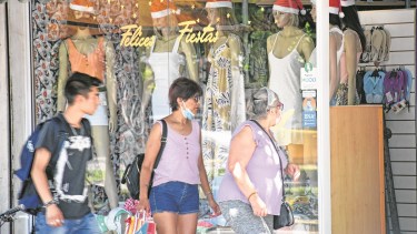 Comercios de Neuquén serán multados por no cumplir con los horarios durante las fiestas. (Matías Subat)