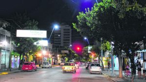 Mercado Navideño en Roca: este sábado la calle Tucumán se vuelve peatonal y habrá cortes de tránsito en estos horarios
