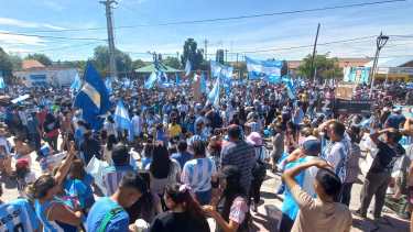 Un multitudinario festejo se vivió en Jacobacci. Foto: José Mellado. 