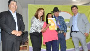 Comallo: esperaron 40 años y hoy recibieron las escrituras de sus viviendas