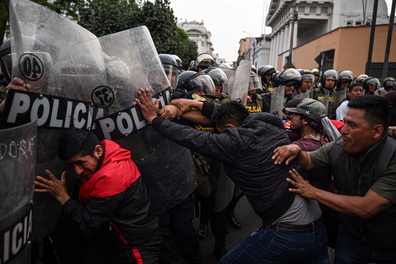 La crisis política de Perú se siente en las calles y crecen las protestas a favor de Castillo. Foto Gentileza.