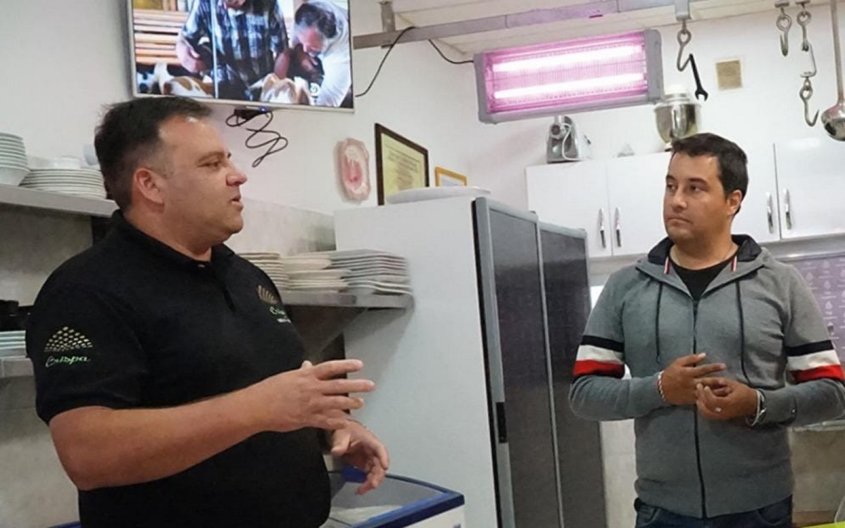 El intendente de Zapala, Carlos Koopmann, visitó a comerciantes del rubro gastronómico (Prensa Municipalidad de Zapala)