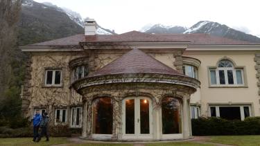 La mansión es sólo para uso de Lewis (Archivo)