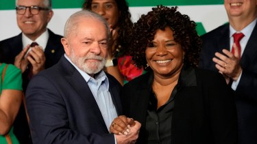 Lula y su equipo de trabajo se preparan para la asunción presidencial del próximo domingo. Foto AP/Eraldo Peres.
