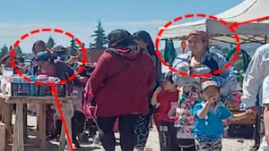Intiman a cumplir la detención domiciliaria a mujer mapuche que salió a pasear a una feria en Bariloche