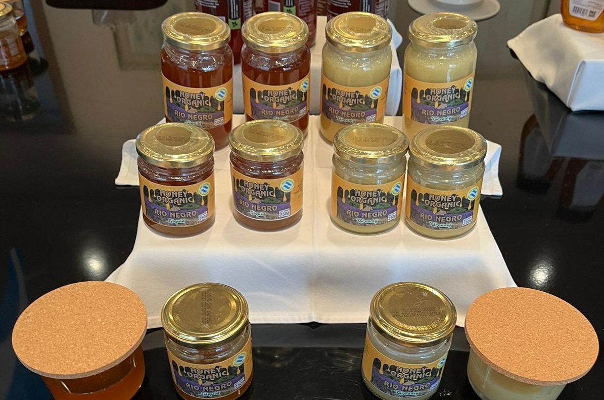 Marca. La miel orgánica patagónica se presenta como “Río Negro”, ofreciendo no solo producto sino también identidad local. 