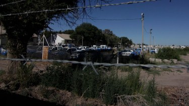 La Jefatura utiliza un edificio del terreno y el resto se destina a depósito de vehículos (Oscar Livera)