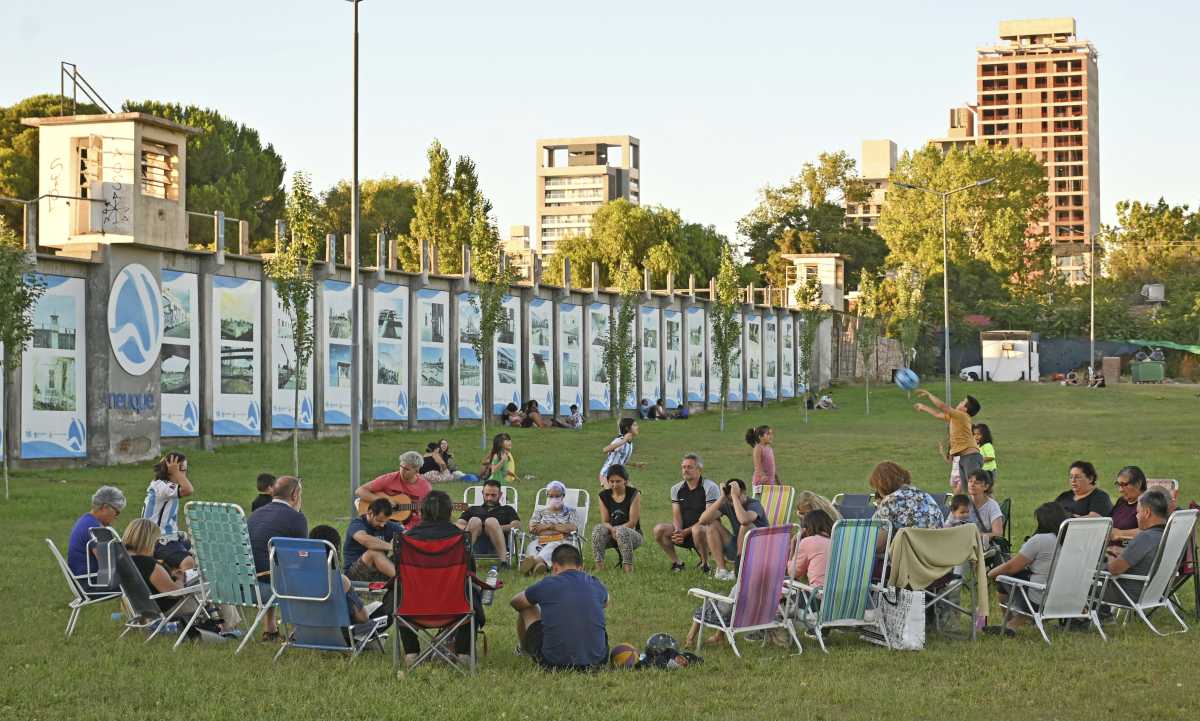 El Parque Jaime De Nevares, en la zona de Illia y Juan XXII, será el lugar del encuentro mañana. Foto: Florencia Salto.