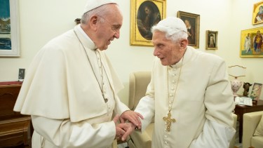 Al renunciar, el papa emérito Benedicto XVI, el alemán Joseph Ratzinger, le abrió las puertas a Francisco. Foto Archivo.