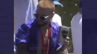 Papu Gómez participa de la caravana de la Selección Argentina.  