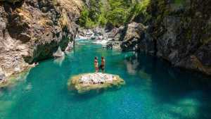 Así es El Paraíso: cómo llegar al increíble pozón del río Azul a 10 km de El Bolsón