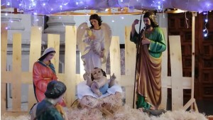 En qué momento se pone al niño Jesús en el pesebre de Navidad