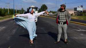 Del semáforo de la Ruta 22 a Cosquín: los bailarines callejeros de Roca suben al escenario mayor