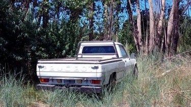 La camioneta y una mochila con dinero fueron recuperados por la policía en Mainqué.