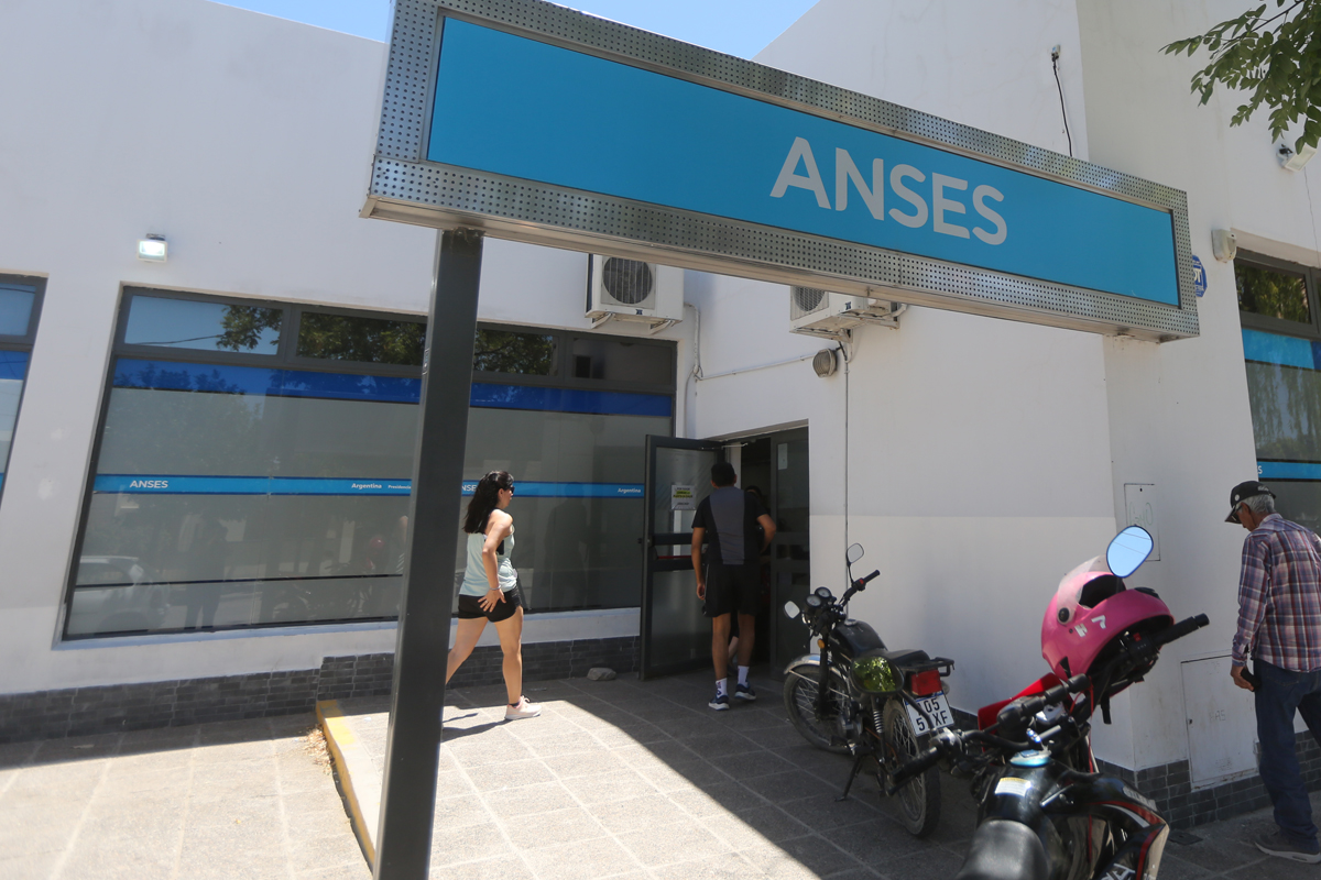 La sede de ANSES atiende este jueves con normalidad en todo el país. Foto: Juan Thomes.-