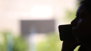 Estafa telefónica: intentaron engañarla con un préstamo y logró darse cuenta, ocurrió en Rincón