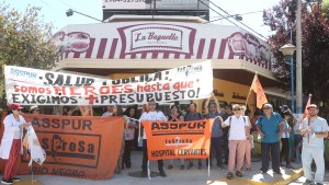 Otra vez los trabajadores de la Salud protestaron por los salarios en el centro de Roca
