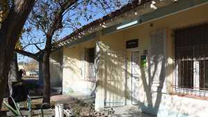 Denuncia falta de asistencia psicológica en el hospital de Roca: teme por su vida y la salud de su hijo