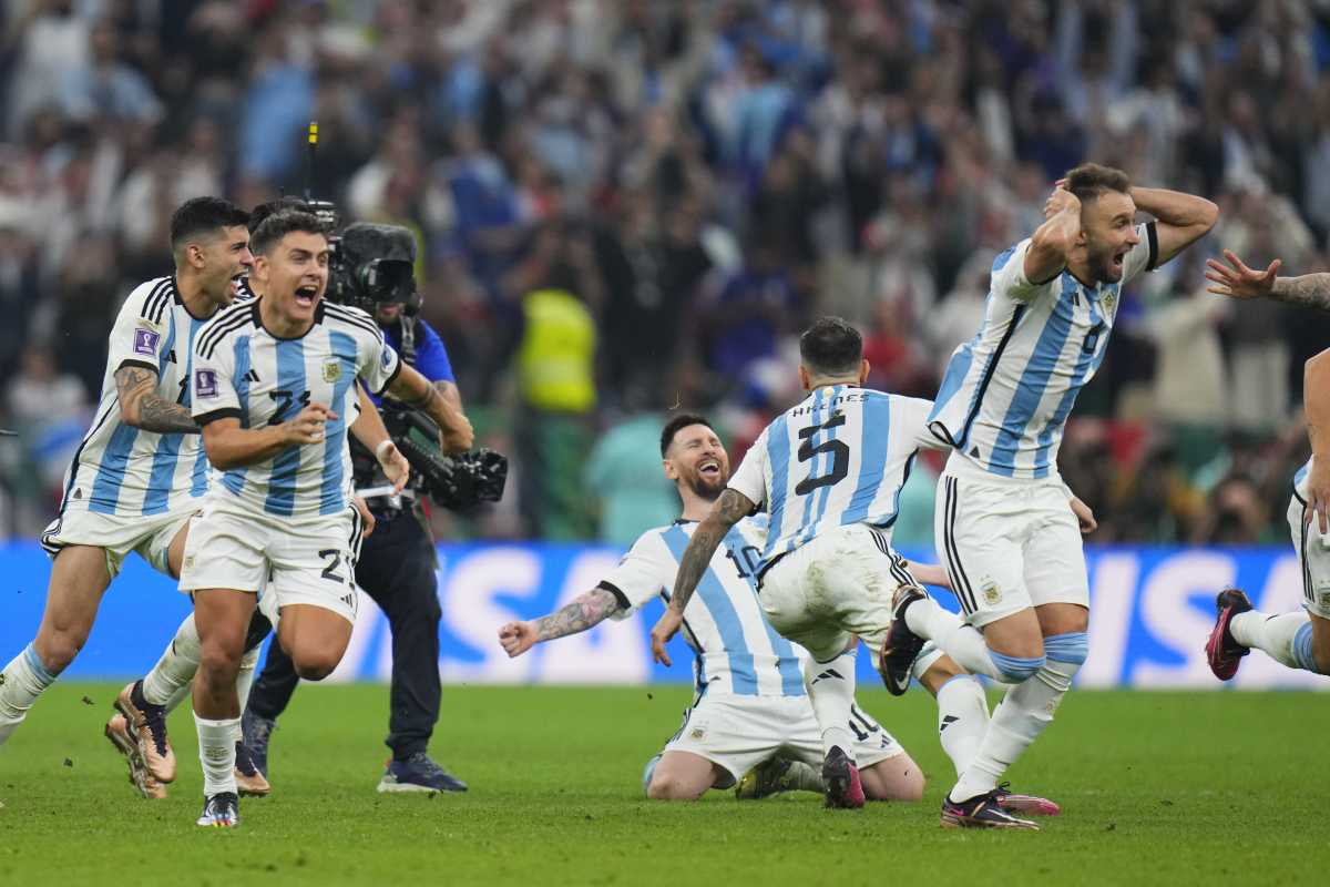 El desahogo final. Montiel metió el penal y la Argentina se consagró campeona del mundo luego de 36 años. (AP Photo/Petr David Josek)