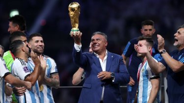 Claudio Tapia es el primer presidente de la AFA, luego de Julio Grondona, en levantar la Copa del Mundo con la Argentina.