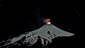 Volcán Villarrica: las impresionantes fotos del neuquino que vive al pie del gigante en alerta amarilla