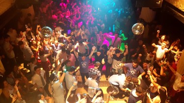 La icónica disco de Bariloche By Pass abre el finde XXL para residentes. 