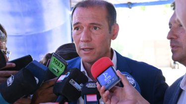 El gobernador habló con la prensa luego de presentar la temporada turística de verano. Foto: Florencia Salto.