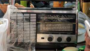 Esta radio y el relato de Víctor Hugo, el único contacto con el mundo para seguir a Argentina en un paraíso de Chubut