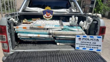 En total había 200 pisos de porcelanato en las 35 cajas. Foto: Policía de Neuquén