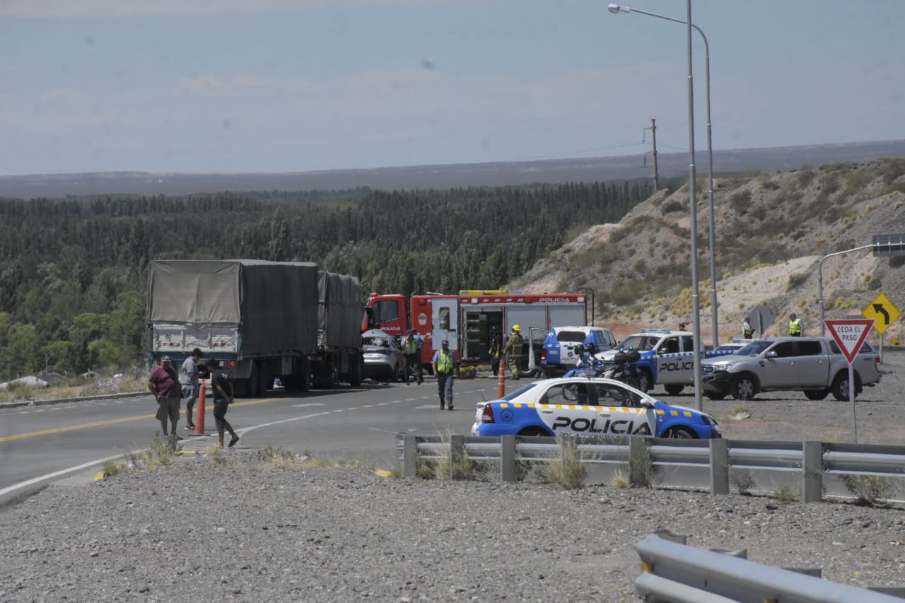 Choque fatal en uno de los derivadores de la Ruta 7 en Neuquén: hay dos ...