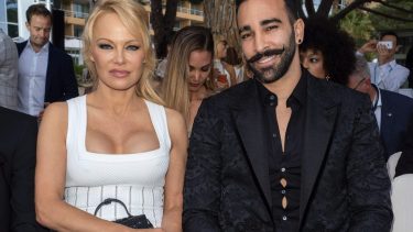 Adil Rami estuvo en pareja con Pamela Anderson durante dos años. Su separación estuvo atravesada por la violencia de género.-