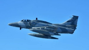 Un poderoso cazabombardero hará maniobras en los cielos de Rincón de Los Sauces