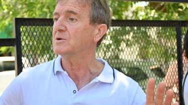 Aníbal Tortoriello regresaba a Cipolletti del festejo de la Fiesta de la Vendimia, en la ciudad de Villa Regina.