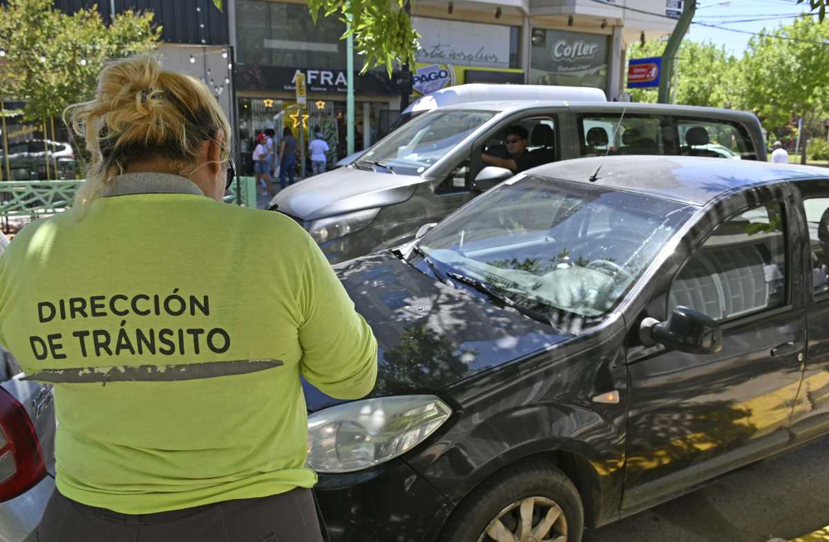 Las infracciones vinculadas al estacionamiento medido forman parte de la proyección que hizo el municipio. (Florencia Salto) 