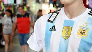 ¡Un éxito! Se agotó la camiseta argentina con las tres estrellas: cuándo estará disponible de nuevo