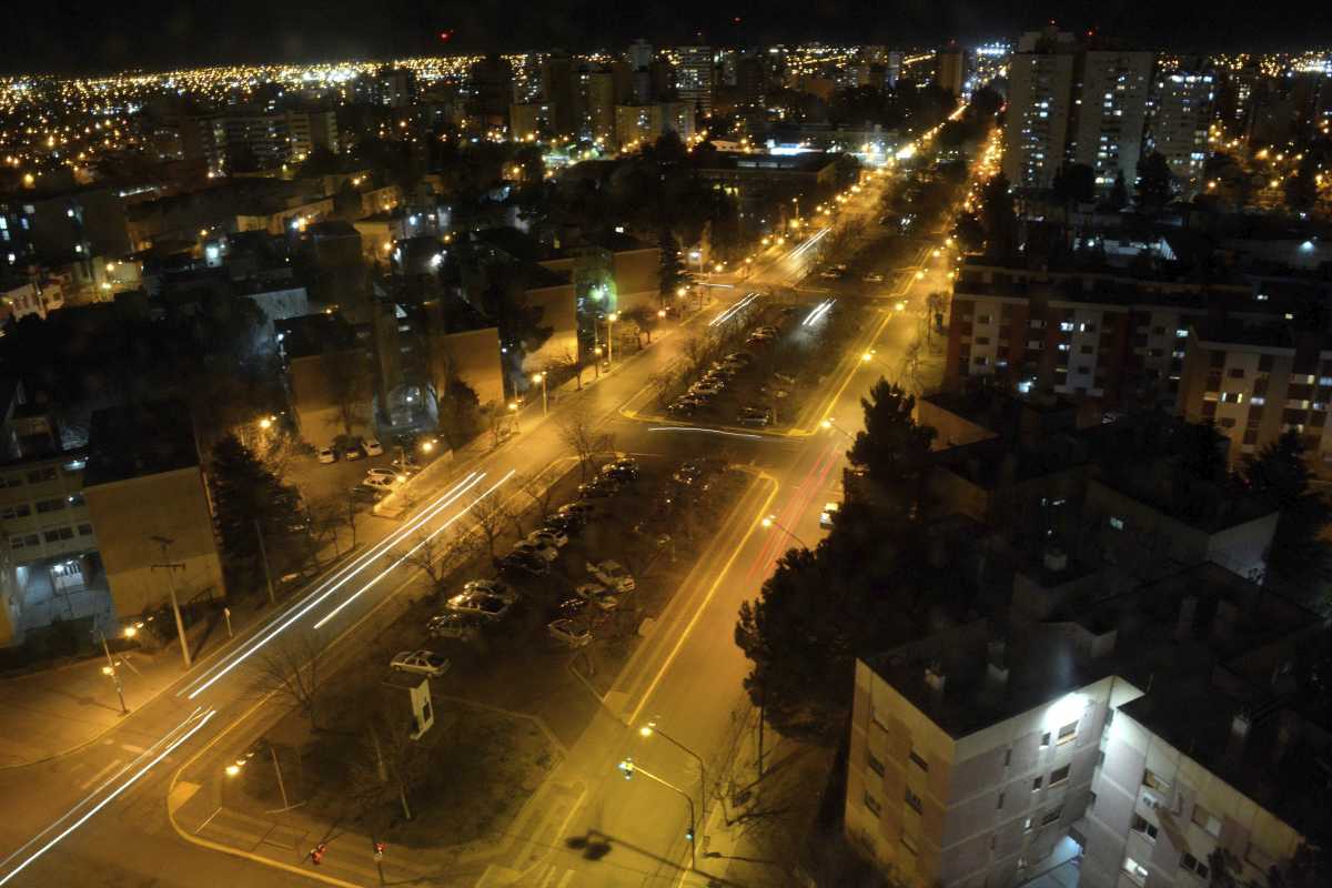 De las 30.500 luminarias led, unas 10.000 irán a las calles troncales y secundarias y más de 20.000 a los barrios