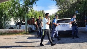 Circulaba en una camioneta robada y que tenía la patente cambiada, en Neuquén