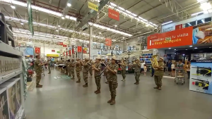 El Ejército tocó el himno nacional en un corralón de Neuquén, por la llegada de la Selección
