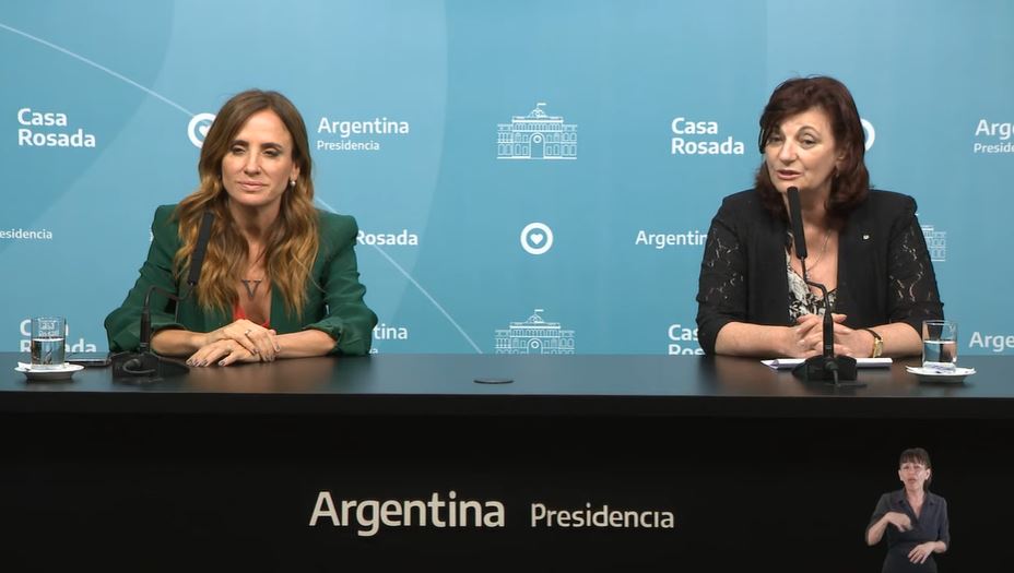 El anuncio estuvo a cargo de las ministras Victoria Tolosa Paz (Desarrollo Social) y Raquel "Kelly" Olmos (Trabajo) durante una conferencia de prensa en la Casa Rosada. 
