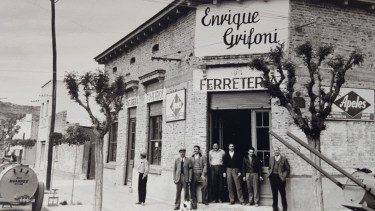 El comercio nació casi al mismo tiempo que Villa Regina. A fin de año cerrará sus puertas. (Foto Néstor Salas)