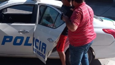 El "vendedor" fue detenido en la terminal de Cipolletti. Foto Gentileza.