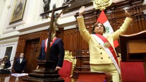 Quién es Dina Boluarte, la nueva presidenta de Perú