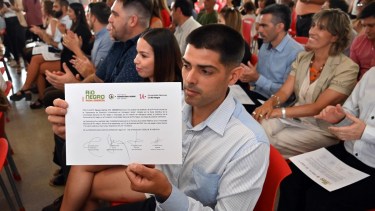 Fueron 37 los egresados en el primer cohorte de la Diplomatura en Hidrógeno Verde. Foto: Marcelo Ochoa.