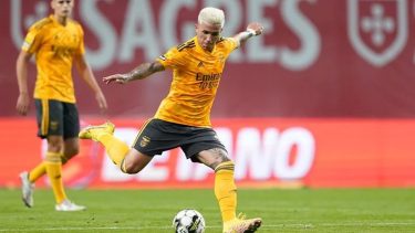 El pase de Enzo Fernández al Chelsea se enfrió.