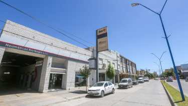 Robaron neumáticos nuevos y herramientas por un valor superior a los  $ 3,5 millones, en Roca